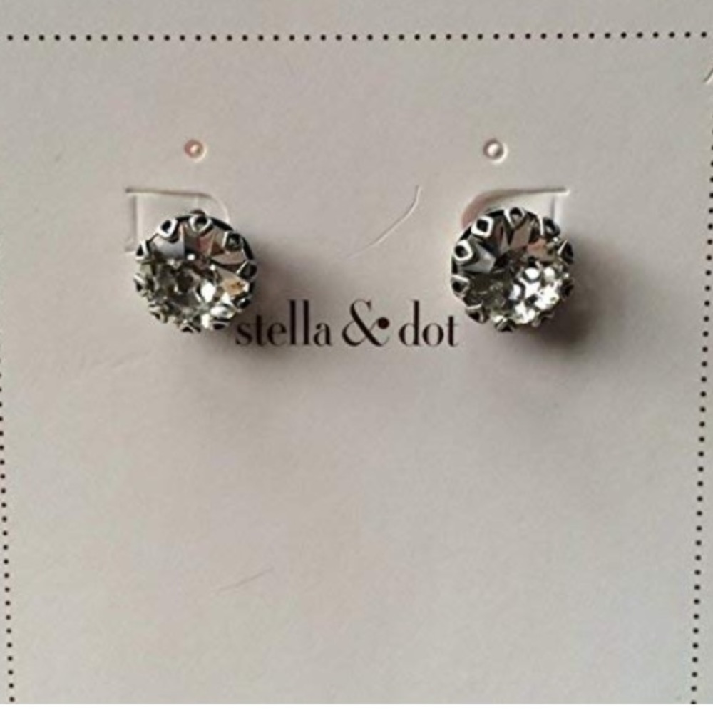 :: S&D Sparkling Crystal Nancy Studs - Picture 9 of 10